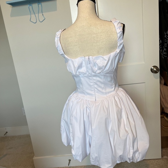 HOUSE OF CB/ LE PUFF/ White/ Size M - Picture 7 of 9